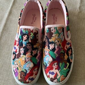 Size 7 princess print shoes